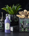 Vase en forme de livre de plantes vénéneuses