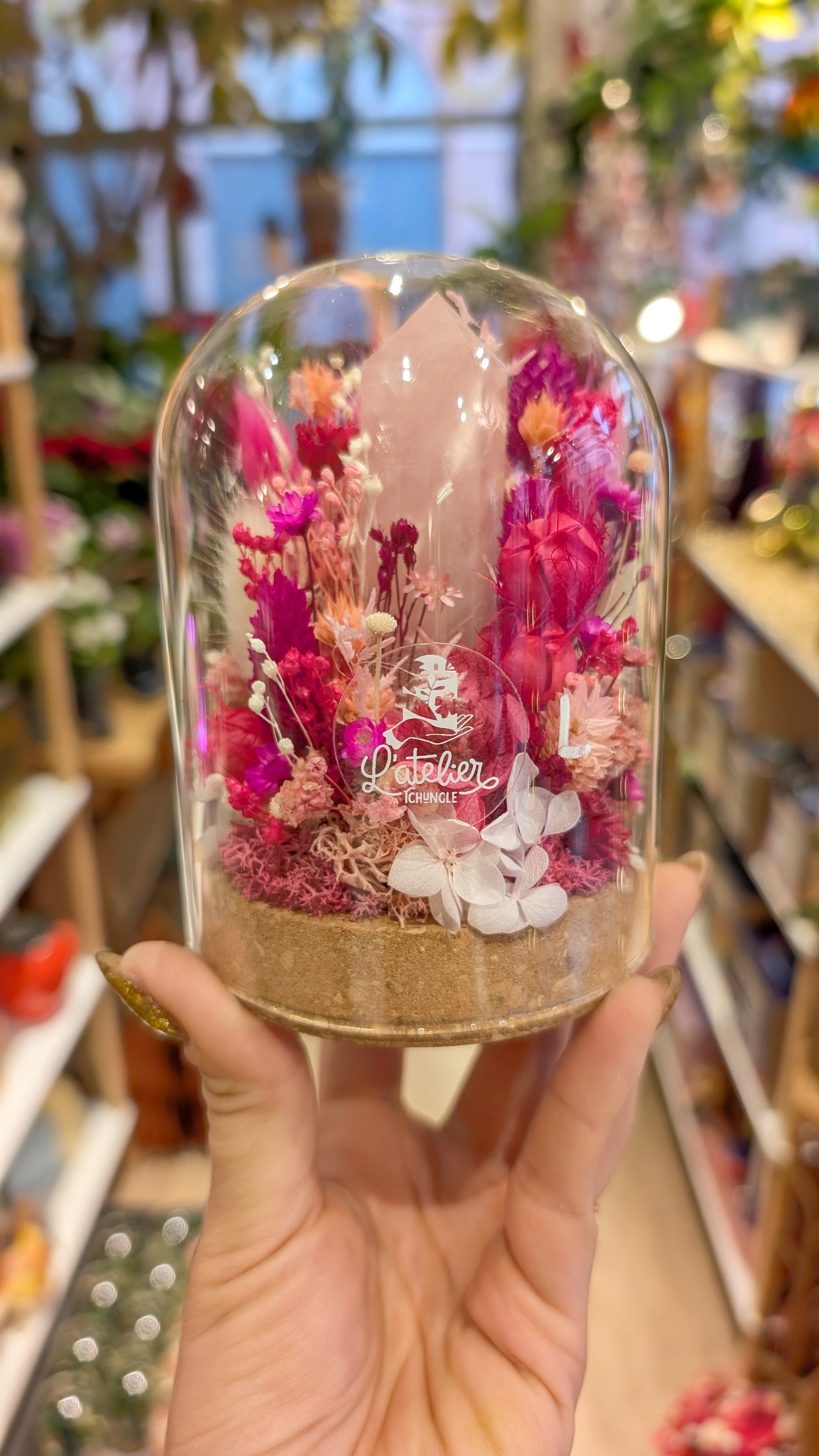 Dôme de fleurs séchées avec cristal