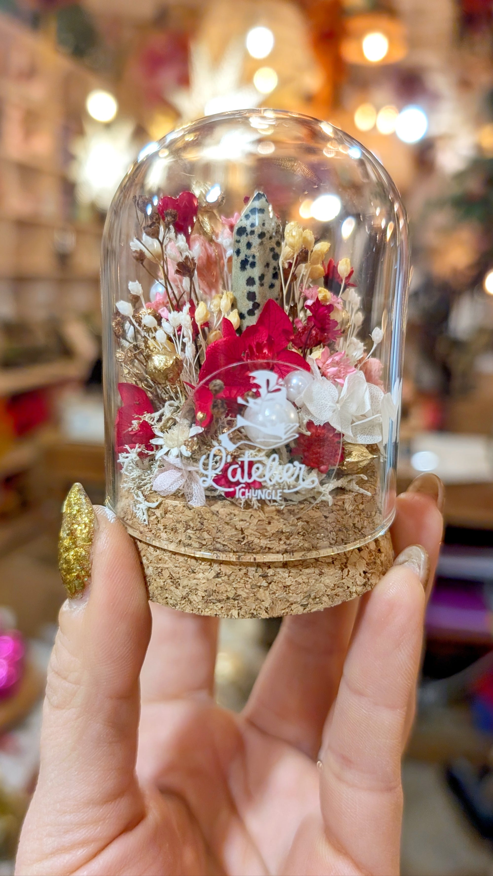 Dôme de fleurs séchées avec cristal